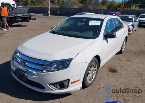 2010 Ford Fusion S из США, поврежденный, VIN 3FAHP0GA5AR236941